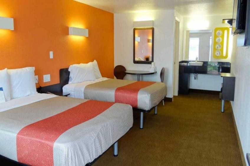 2 Full Beds  Mobility Accessible Tub Nsmk - foto 8