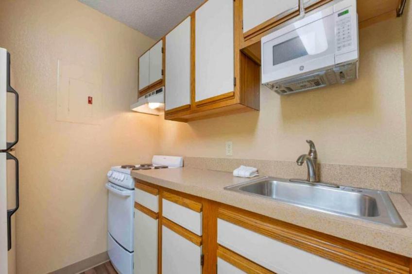 1 Queen Bed | Non-Smoking, Kitchen, Sofa-Bed - foto 9