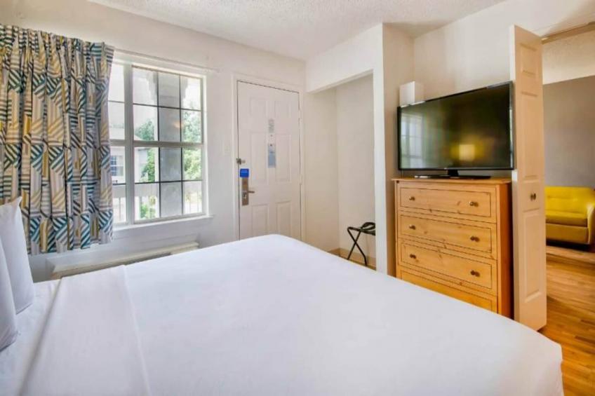 1 KING BED  ADA/TUB - foto 8