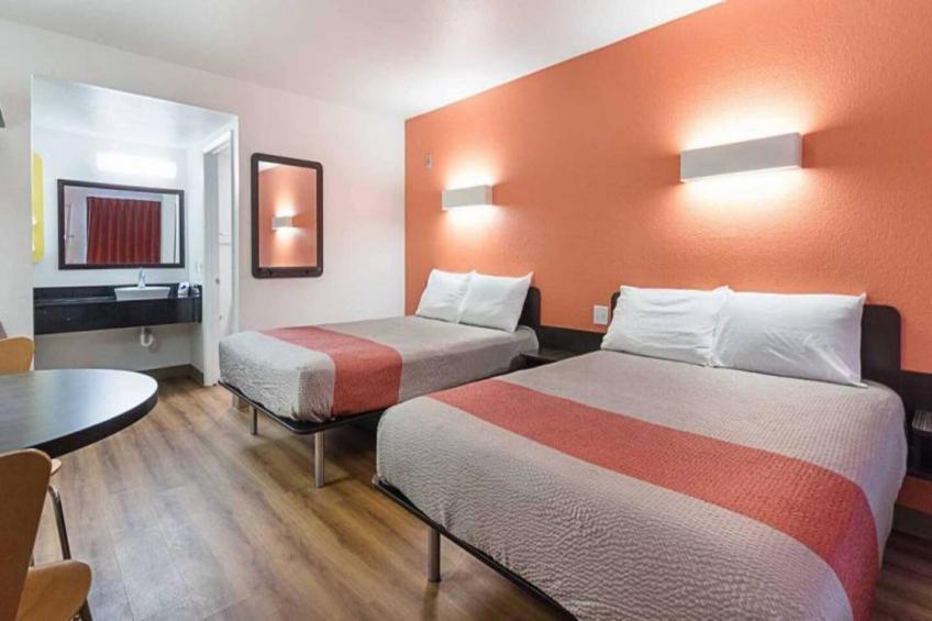 2 Queen Beds  Non-Smoking Micfridge - foto 6