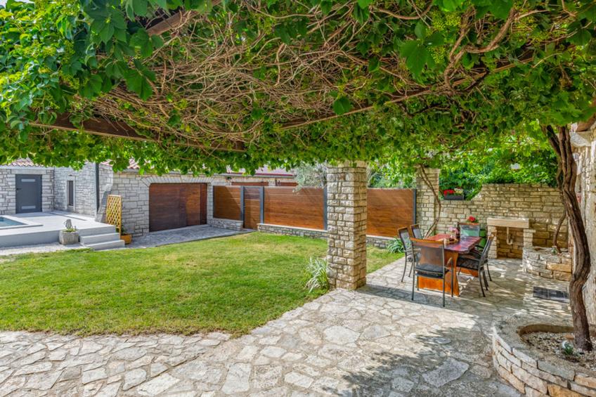 Courtyard Ivini - foto 23