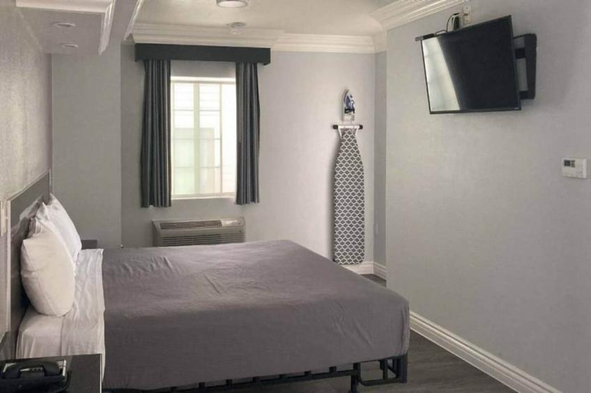 1 King Bed  Smoking Micfridge - foto 7