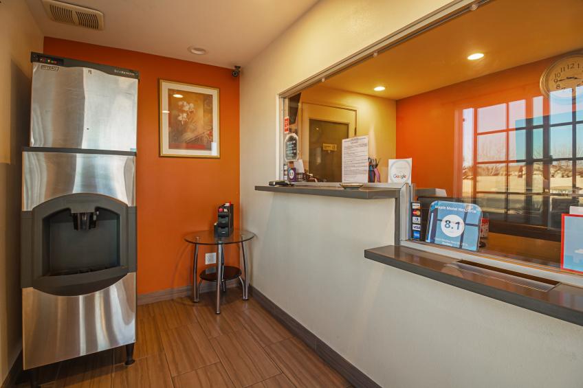 1 Queen Bed  Non-Smoking Micfridge - foto 5