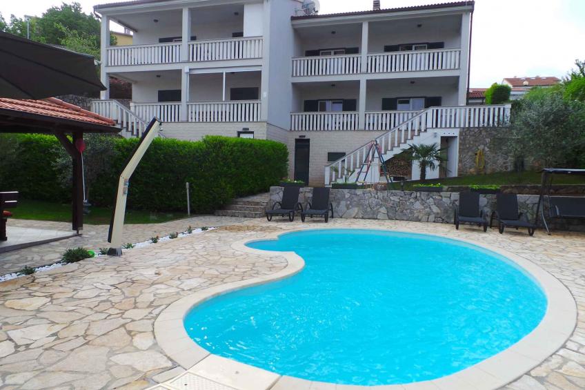Holiday house with pool - BF-NJ32