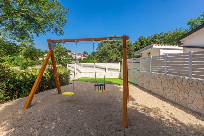 Schöne Villa in einer ruhigen Umgebung mit Pool - foto 53