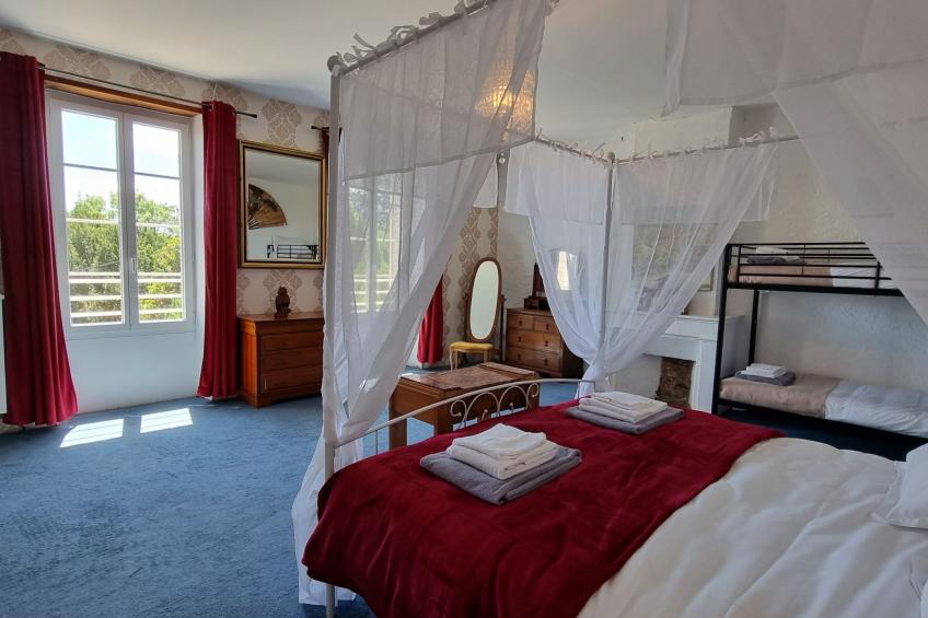 8-Zimmer-Schloss mit Pool und eigenem Park - foto 45