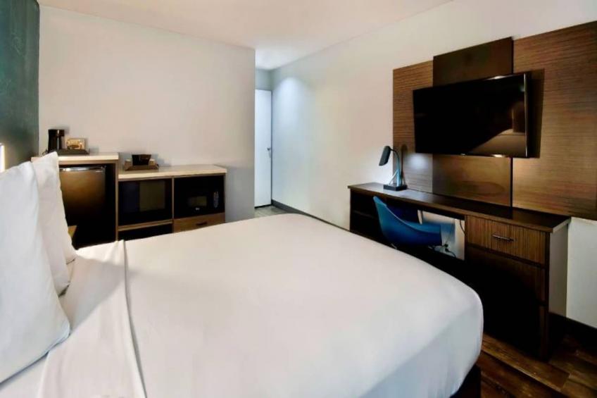 1 Queen Bed  Smoking - foto 12