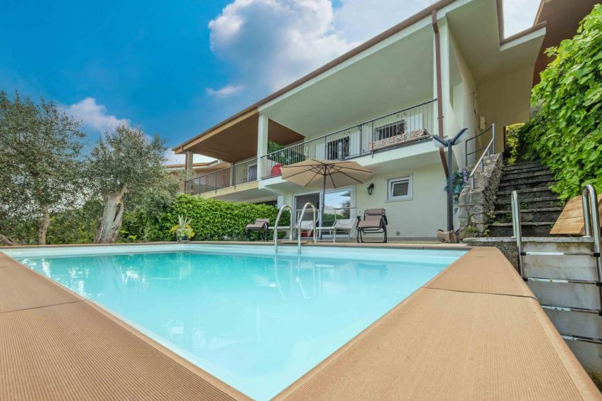 Privater Pool und herrlicher Seeblick - foto 6