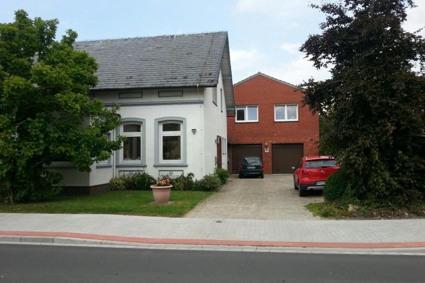 Großzügige Ferienwohnung mit Garten und Terrasse, nur zwei Kilometer vom Strand