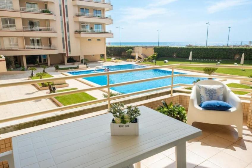 Meerblick First Line mit 2 Pools 1