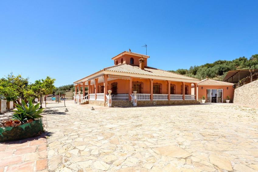 Familienhaus mit großzügigen Außenanlagen - foto 3