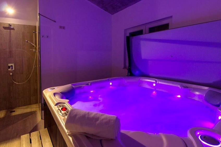 Villa Mosor mit beheiztem Salzwasserpool und Sauna - foto 10