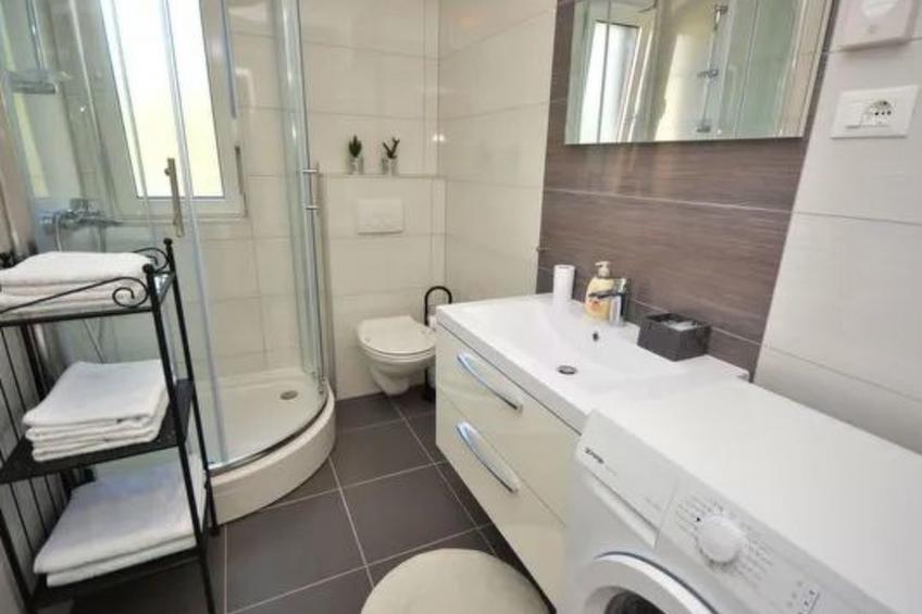 Wohnung 2 mit Schwimmbad und Garten - foto 6