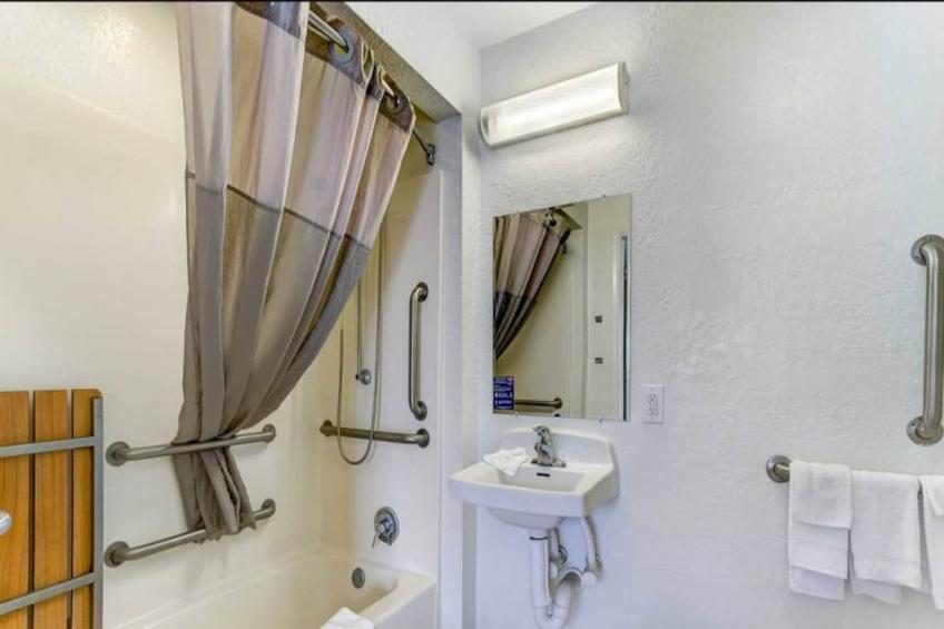 1 Queen Bed  Suite - foto 24