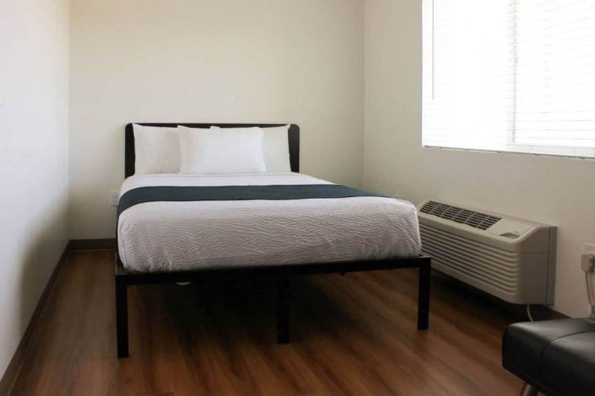 1 Queen Bed  Non-Smoking - foto 2