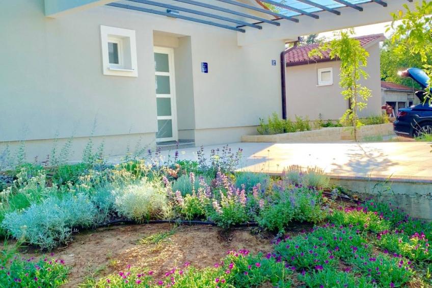 Charmante Villa mit gepflegtem Garten und beheiztem Pool - foto 24