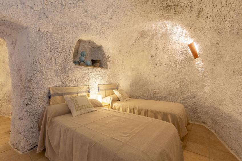 Cueva Mariana Pineda - foto 17