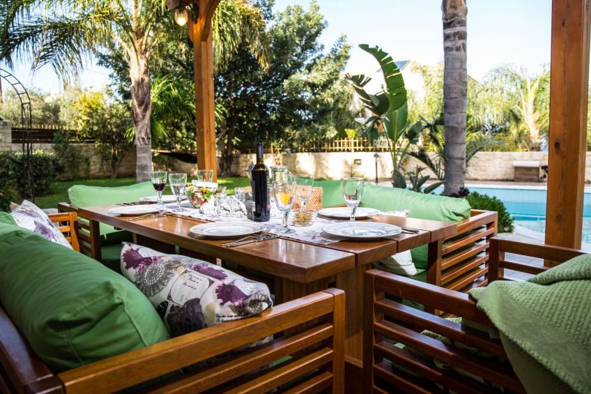 Ferienvilla mit Garten, Grill und Terrasse