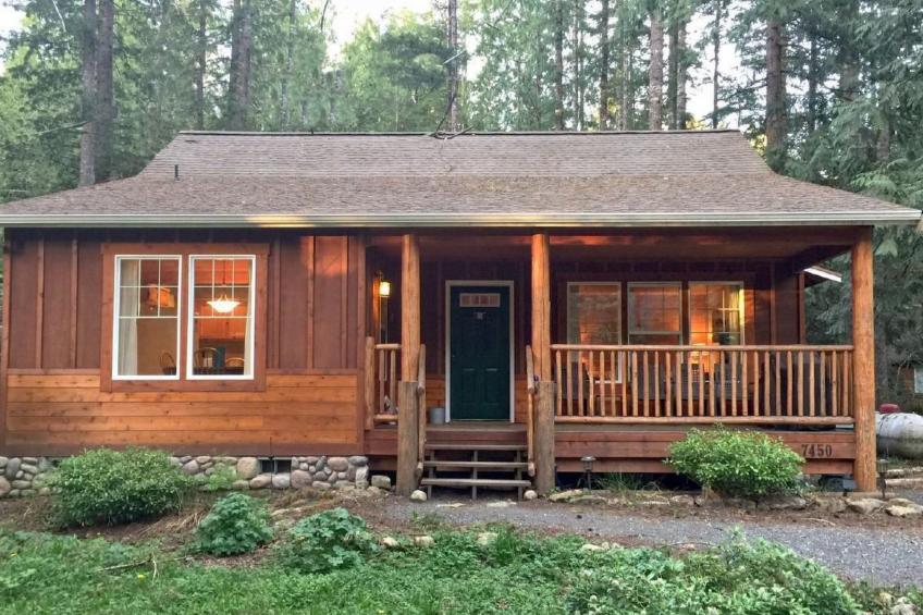 Hütte im Landhausstil mit Whirlpool und haustierfreundlich