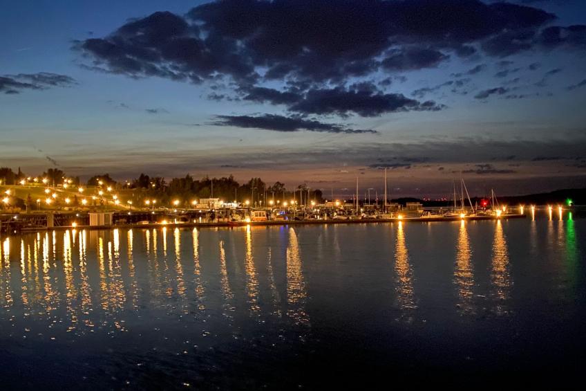 Yacht Overtime im Hafen der Marina Braunsbedra - foto 34