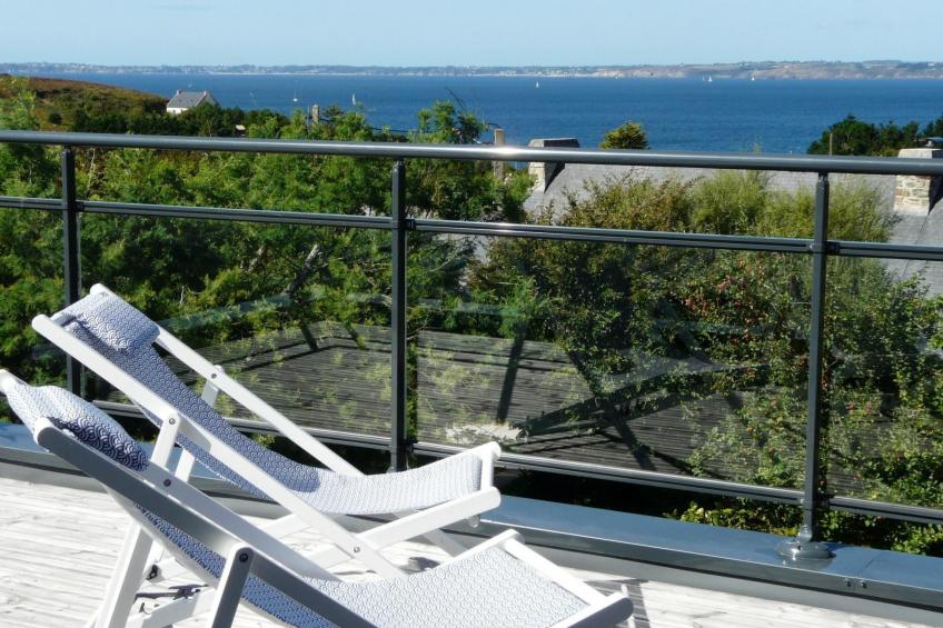 mit Blick auf das Wasser