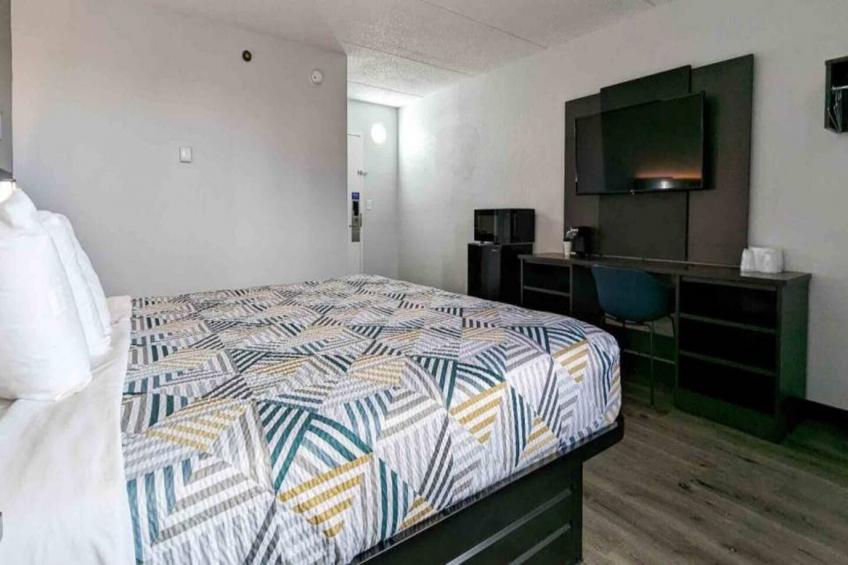 1 King Bed  Micfridge - foto 9