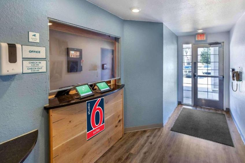 2 Full Beds | Smoking, Kitchen - foto 26