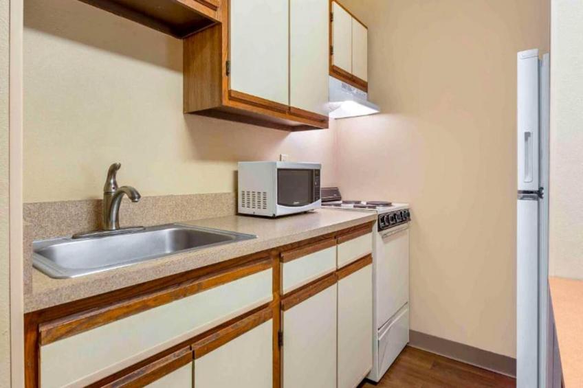 1 Queen Bed | Suite, Non-Smoking, Kitchen - foto 9