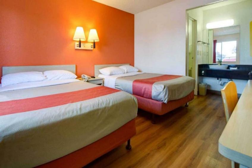 2 Queen Beds  Premium Micfridge - foto 10
