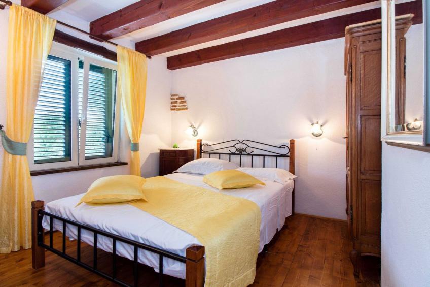 Authentic Dalmatian Hillside Escape with Pool, Sauna & BBQ - Seven Bedroom Holiday Home - foto 11