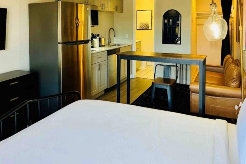 1 Queen Bed  Non-Smoking Kitchen Sofa-Bed - foto 12