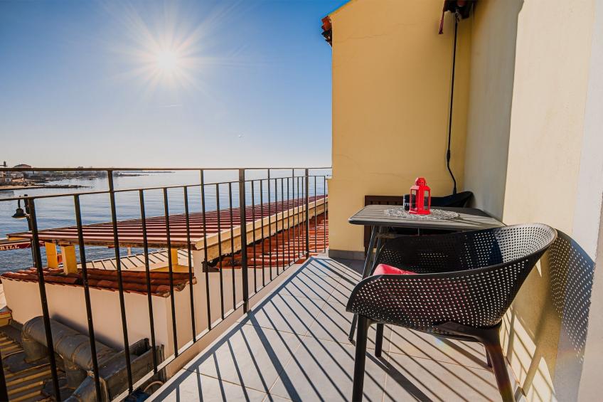 Sleek and Stylish Umag Apartments with Sea View - Two Bedroom Apartment with Balcony - foto 17
