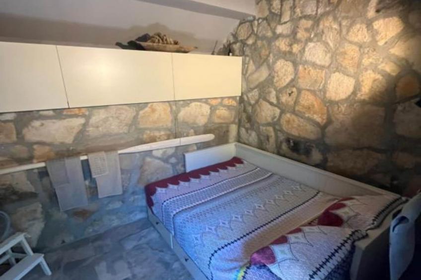 Romantic Stone House and Yard Near Stunning Beach - Two Bedroom Holiday Holiday Home  with  Patio and Terrace - foto 8