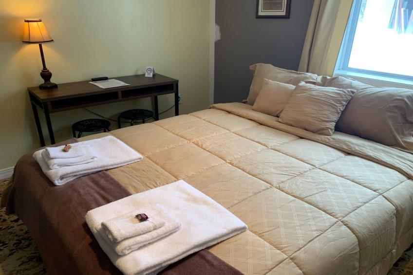 King Bed Riverfront Suite - foto 33