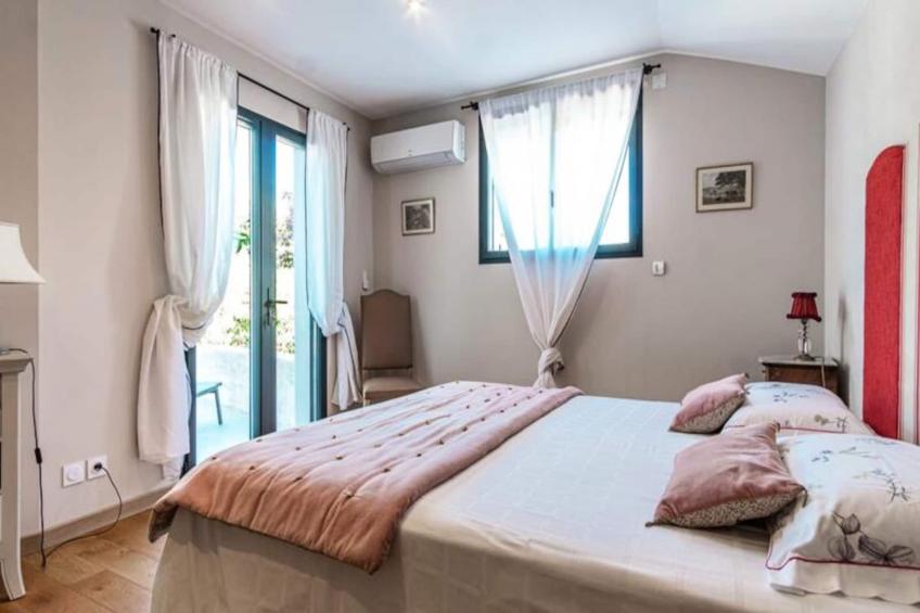 La Verdière - Maison Contemporaine De Plain Pied Avec Jardin Et Piscine Pri - foto 9