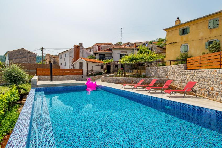 mit großem Garten und Pool - foto 18