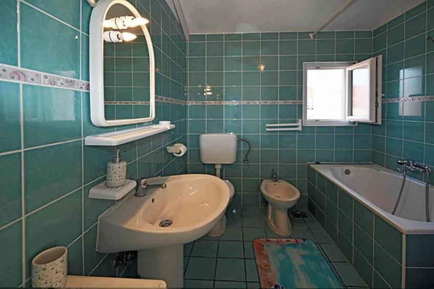 Apartments Mihovilović - 50 m from beach - Superior Two Bedroom Apartment with Balcony and Sea View (A3) - foto 8