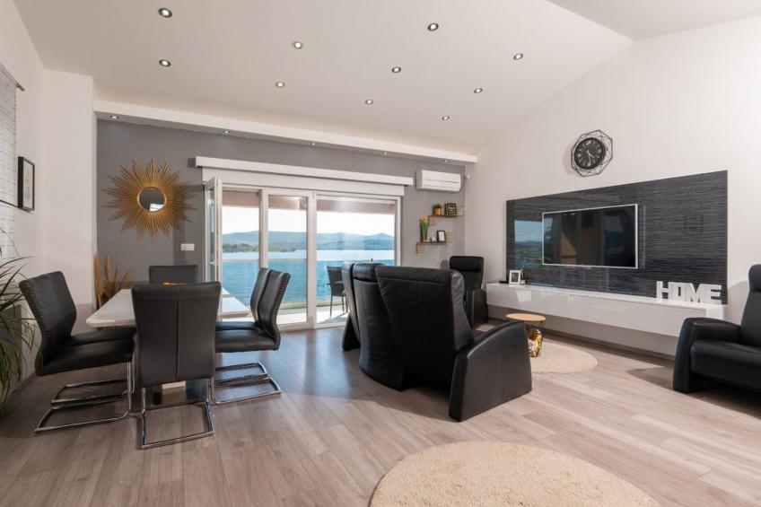 Wohnung in Turanj mit sicherem Parkplatz - foto 6