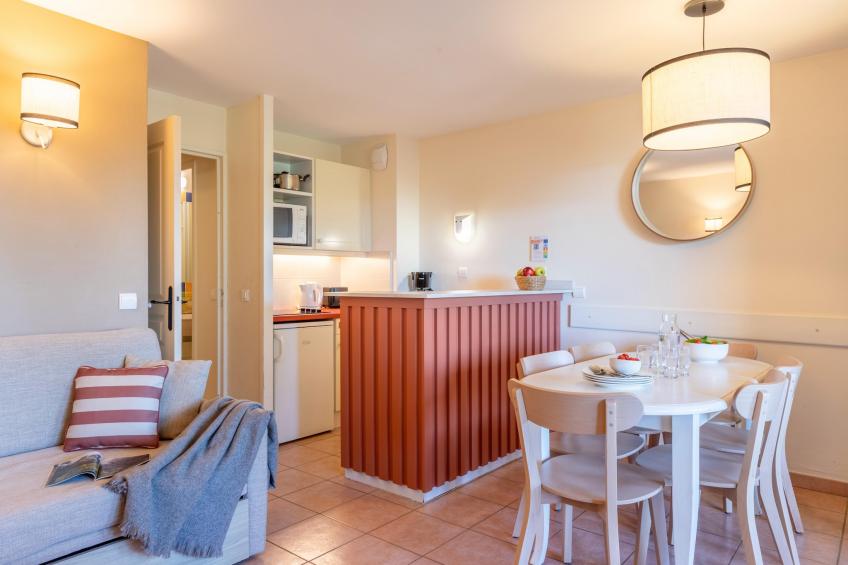 Pierre & Vacances Village Pont Royal en Provence Apartment 6 people - 1 bedroom + 1 sleeping alcove - Balcony or terrace - Air-conditioned - Renovated - foto 2