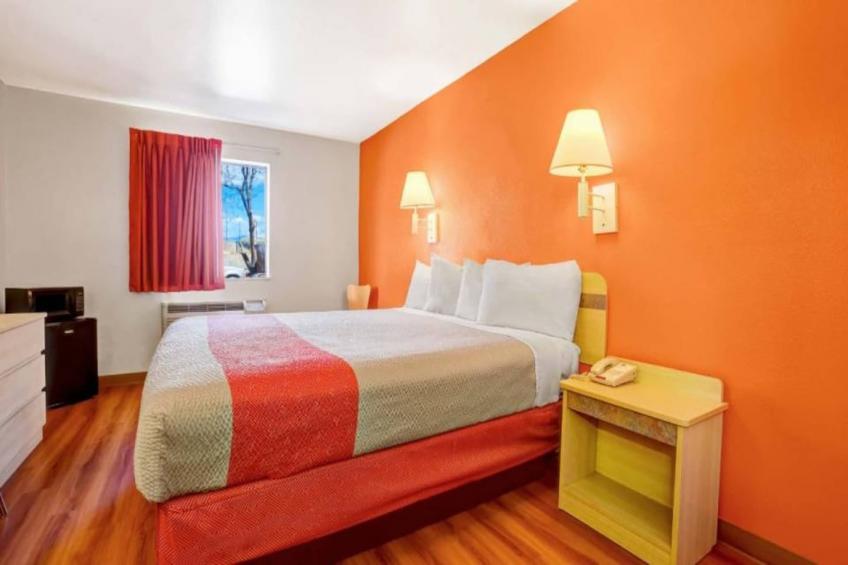 1 King Bed  Non-Smoking - foto 8