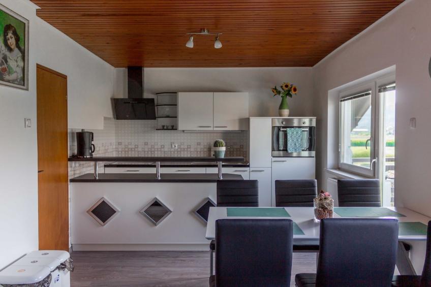 Cozy Holiday Home with Garden, BBQ, and Outdoor Dining Area in Rečica ob Savinji - Two Bedroom Apartment - foto 5