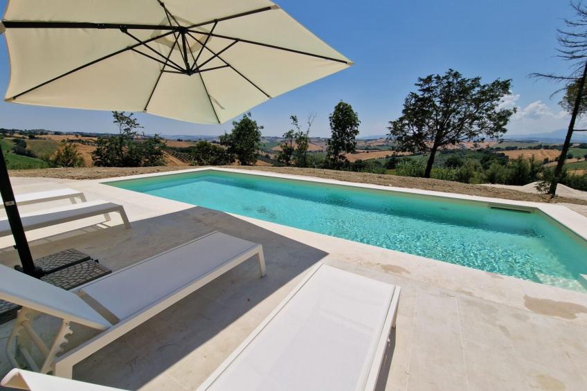 Haus mit Terrasse mit Aussicht und Gemeinschaftspool