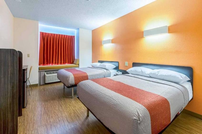 2 Queen Beds  Non-Smoking Micfridge - foto 15
