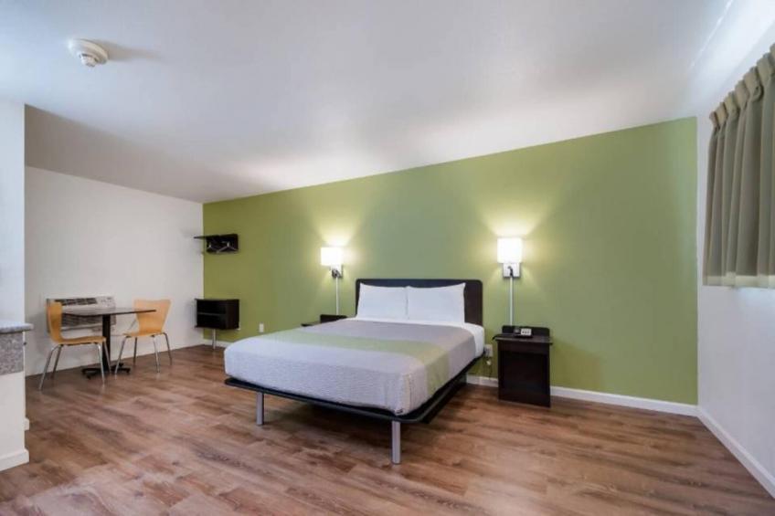 1 King Bed  Non-Smoking Micfridge - foto 16