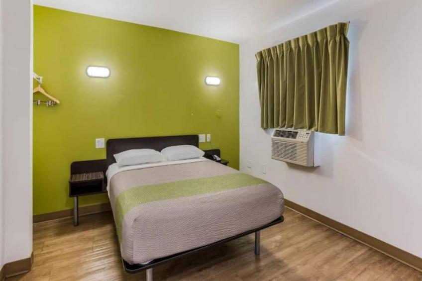 1 Queen Bed  ADA/RI Shower/Non-Smoking - foto 21