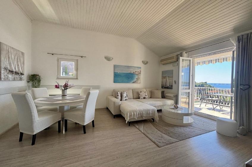 Indy's Beach Apartments -Two Bedroom Apartment with Balcony and Sea View - foto 24