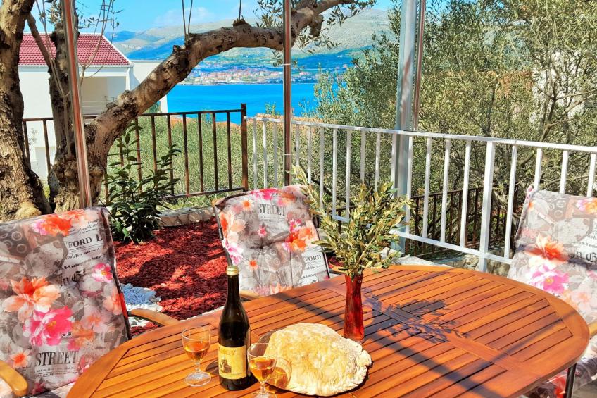 Erdgeschosswohnung mit viel Komfort und Terrasse