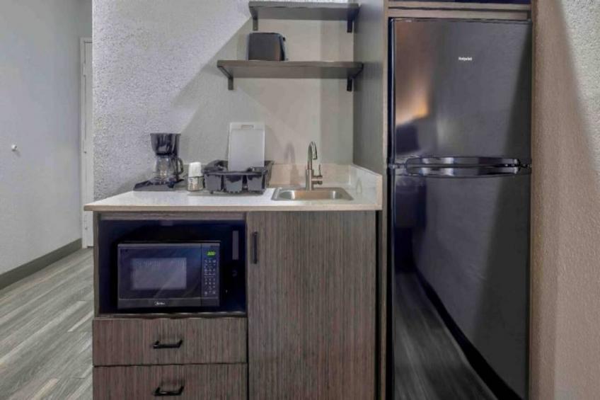 1 King Bed  Smoking Kitchen - foto 4