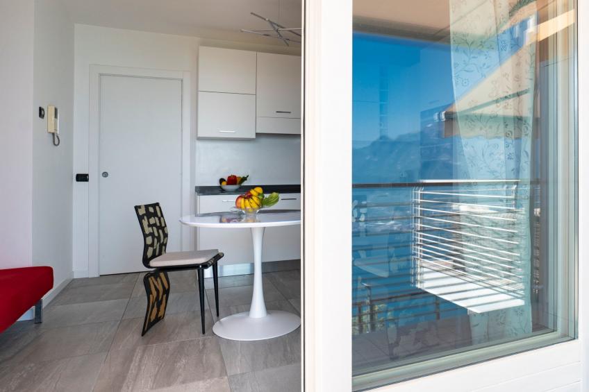 Lights on the Lake Zweizimmerwohnung mit Terrasse und Pool - foto 9