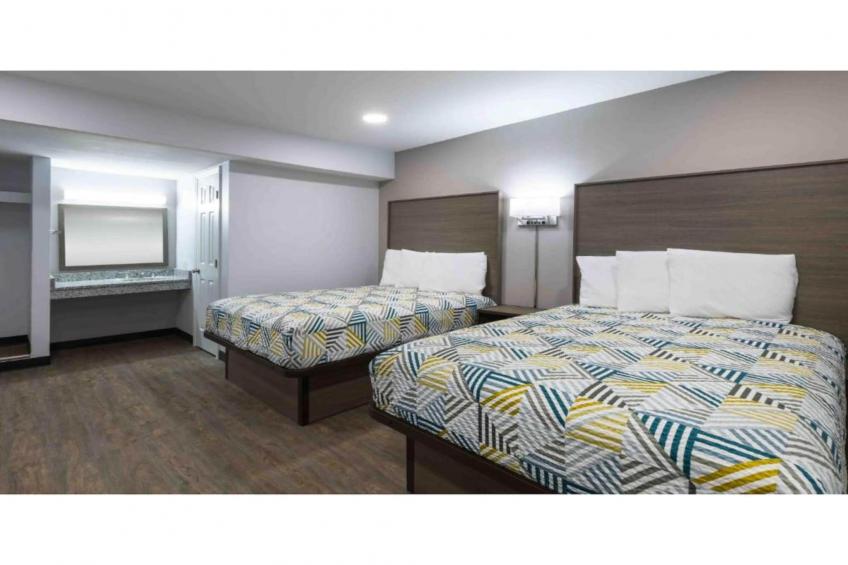 2 Queen Beds  Smoking Micfridge - foto 27